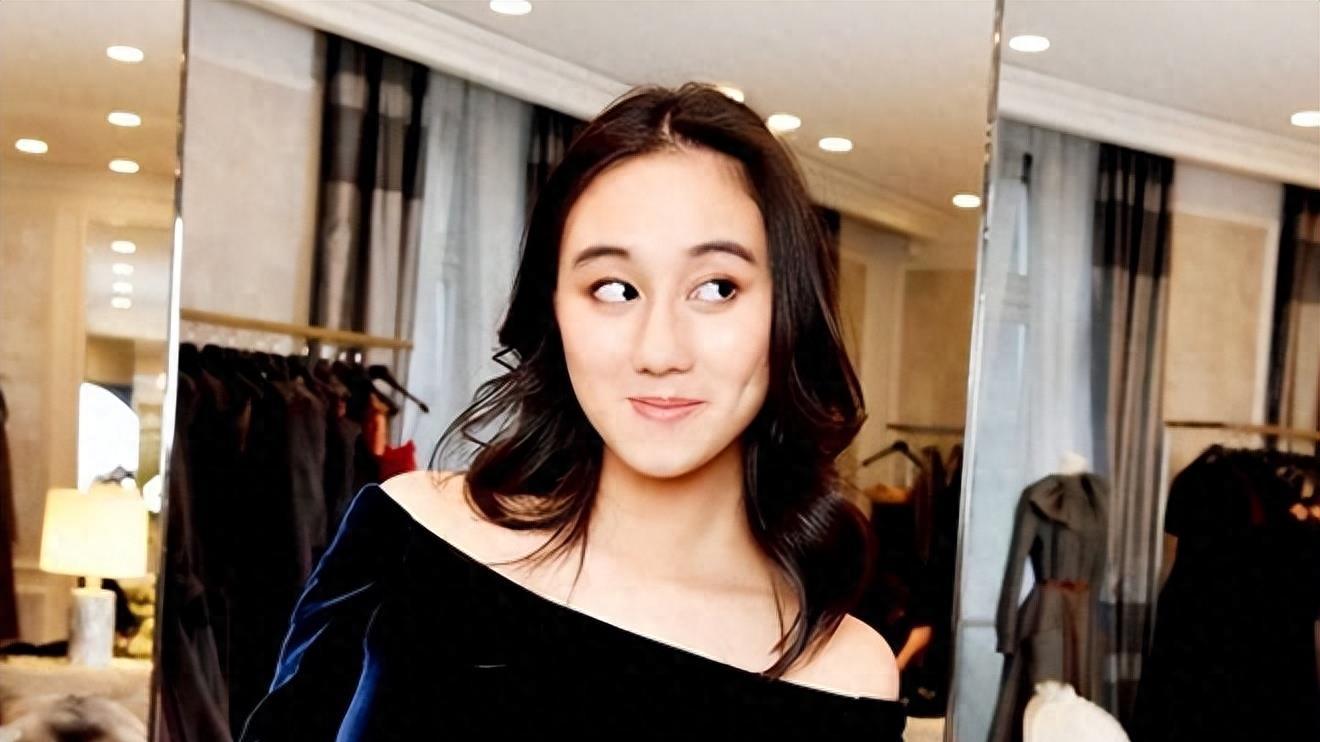 利智摊牌承认，赌王之子何超欣何猷邦并非亲生，李连杰欣喜若狂！