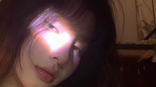 眉粉 眉粉的优点是可以画出柔和自然的眉毛，且不容易脱妆。|美肤美宝