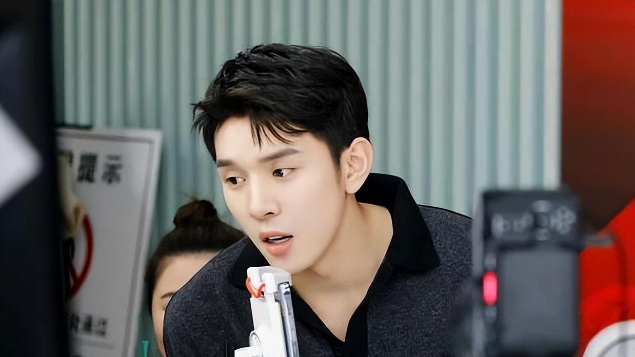 李佳琦变了吗？当你能年赚数千万的时候你也会变