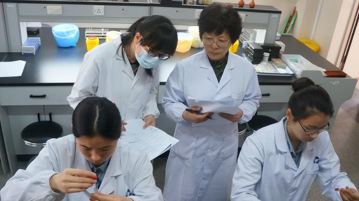 医学生|劝人学医天打雷劈，硕、博医学生求职无门，为何医院还高呼缺人