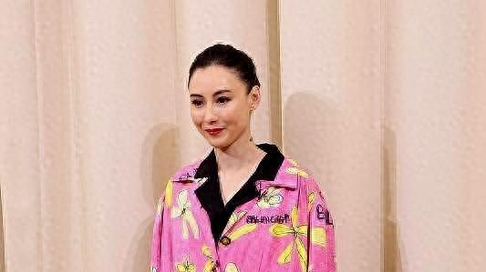 张柏芝 生图曝光！张柏芝彻底崩盘！戚薇老公穿女人打底裤，刘雯换了发型？