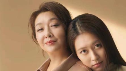 穿衣搭配 江珊携女儿拍广告，25岁女儿长相大气和高曙光似复制粘贴，一点没遗传江珊的美貌