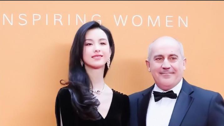 陈都灵|真清高还是假矜持？陈都灵拒绝宝格丽高管搂腰被孤立！她做错了吗