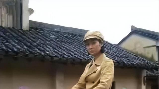 安徽|怪不得电视里只有上半身，直到镜头下移，都是观众看不了的尴尬