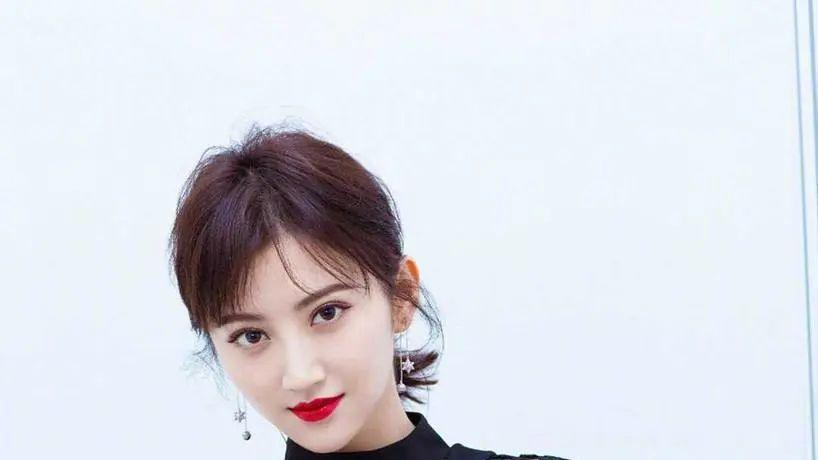 景甜玉女形象不要了？穿渔网裤装尽显万种风情，张继科真不懂珍惜