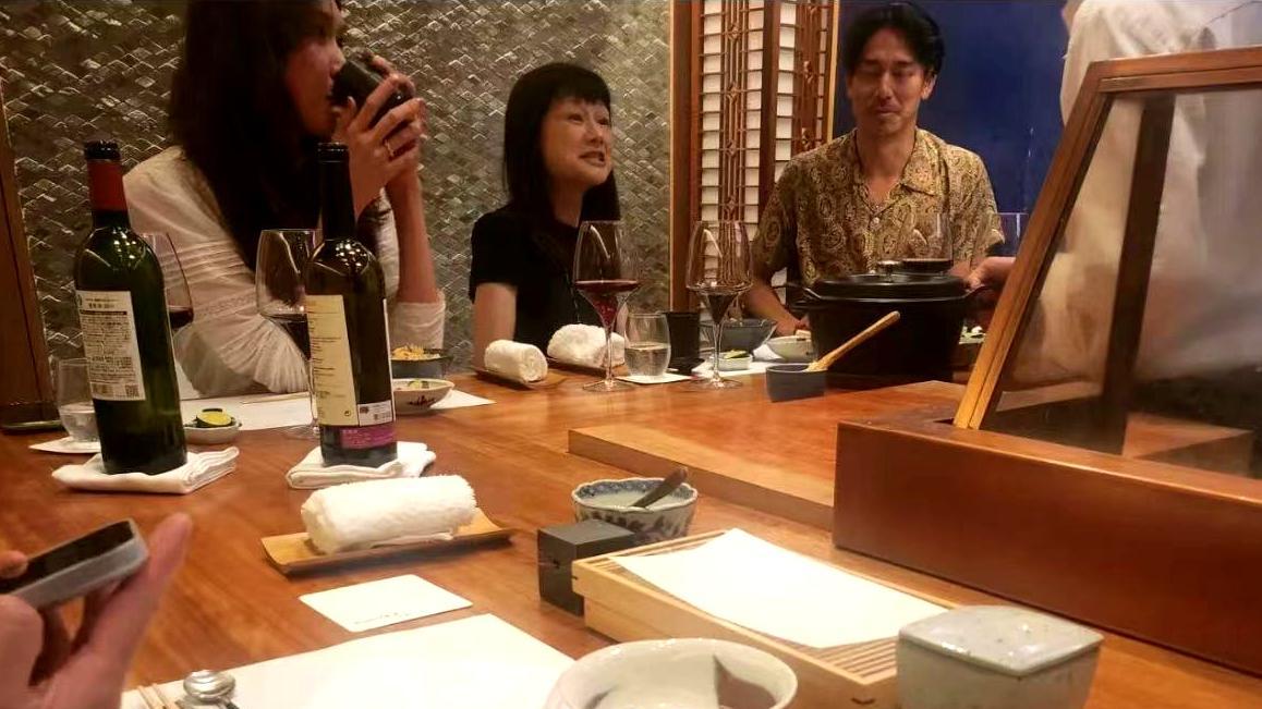 林志玲夫妇现身，黑泽终于被她熬成了“爹”