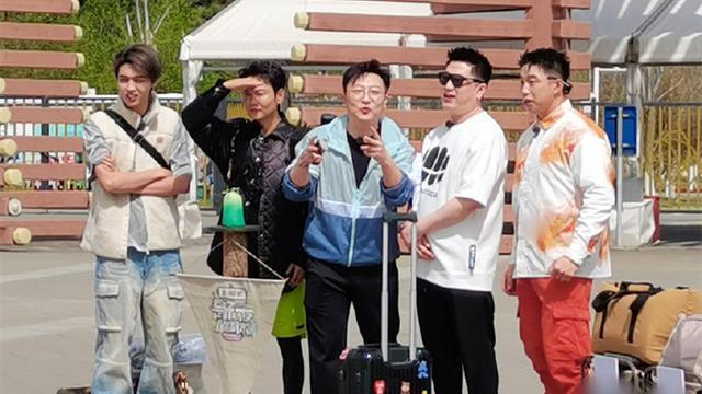 德云社|德云社新综艺路透，烧饼孟鹤堂秦霄贤露营，带的物品出人意料