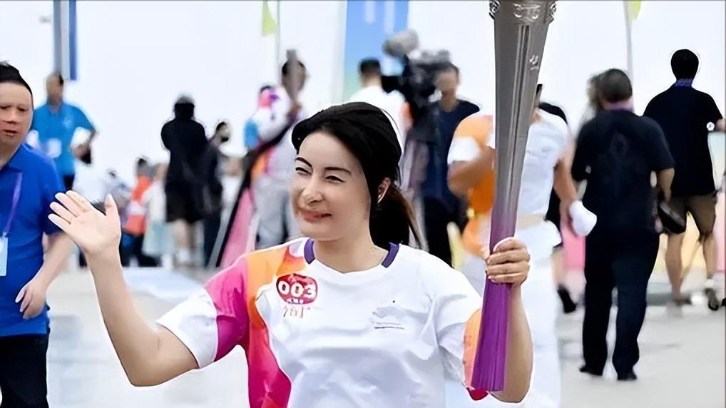 记者质问郭晶晶：你不打扮，不怕老公出轨？她的回怼揭露豪门现状