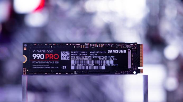 三星|写入速度大幅升级 三星990 PRO或许是今年最值得你迭代的SSD