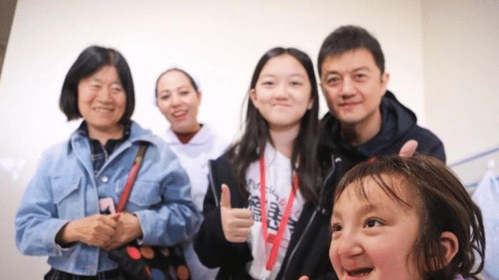 李亚鹏小女遗患基因病，反应迟钝难沟通，走路成难题，被疑唐氏儿