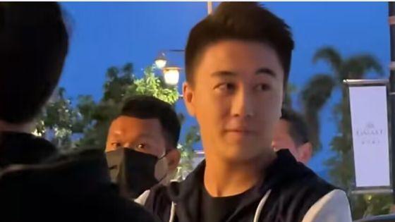 何猷君|何猷君与妹妹同框看演唱会，何超欣仪态遭吐槽，兄妹俩被指太爱玩