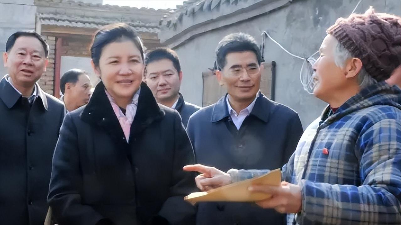 司法部|司法部新任女部长不一般，身份履历让人羡慕，是家长允许追的星