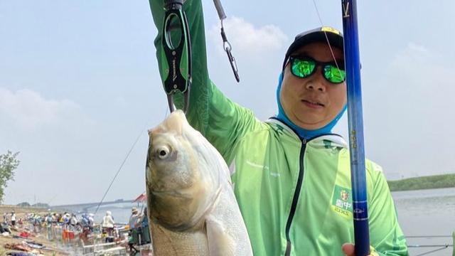 钓鱼|武汉杨泗港大鱼沸腾，钓鱼人蜂拥而至！专家：鱼群释放了警戒物质