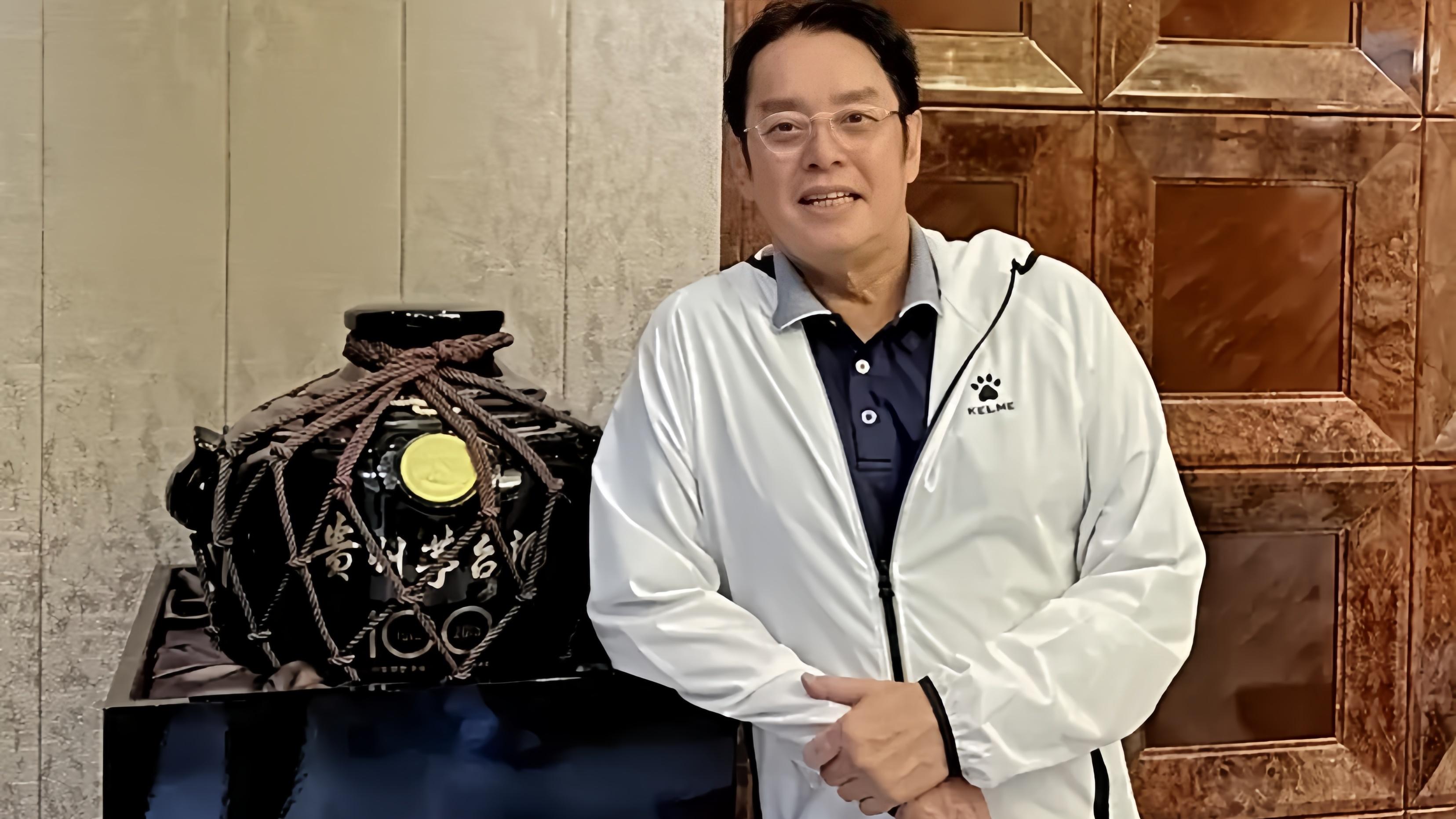 谭咏麟照片中的茅台酒引发热议，网友纷纷揣测价值与珍贵程度