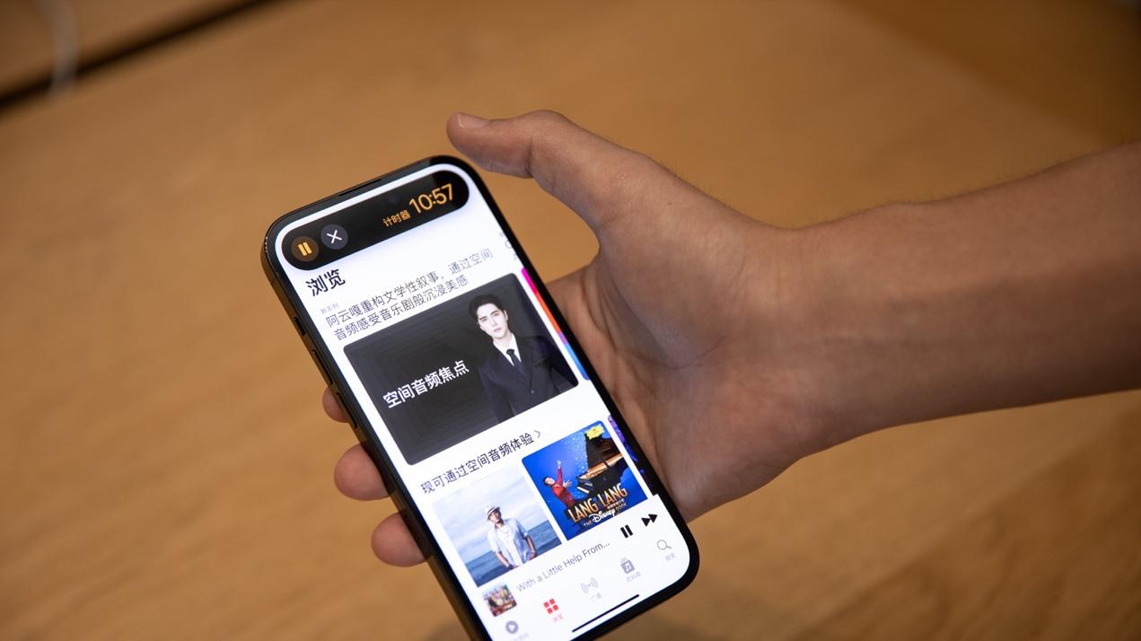 年会|灵动岛落伍了？iPhone16系列采用屏下镜头，再次效仿安卓！