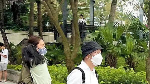 张卫健|张卫健与张茜分居曝私生子！携神秘母女游船神情紧张，本人忙回应