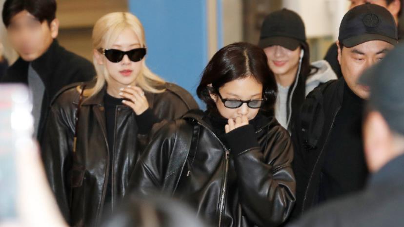 Lisa获勋章后电梯吐舌头太开心！返程独自飞巴黎，和LV三公子相聚太甜蜜！