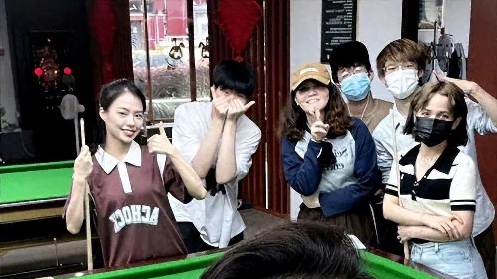 潘晓婷与小鲜肉恋情曝光！41岁身材火辣，富婆美艳绯闻惹人瞩目！