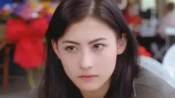 张柏芝|张柏芝返港，搭乘飞机与空姐大打出手，僵持一小时被赶下飞机