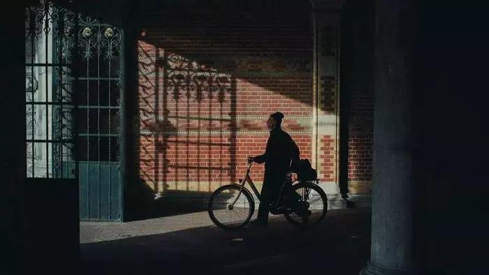 |八零后和九零后的人都是没有出息的。