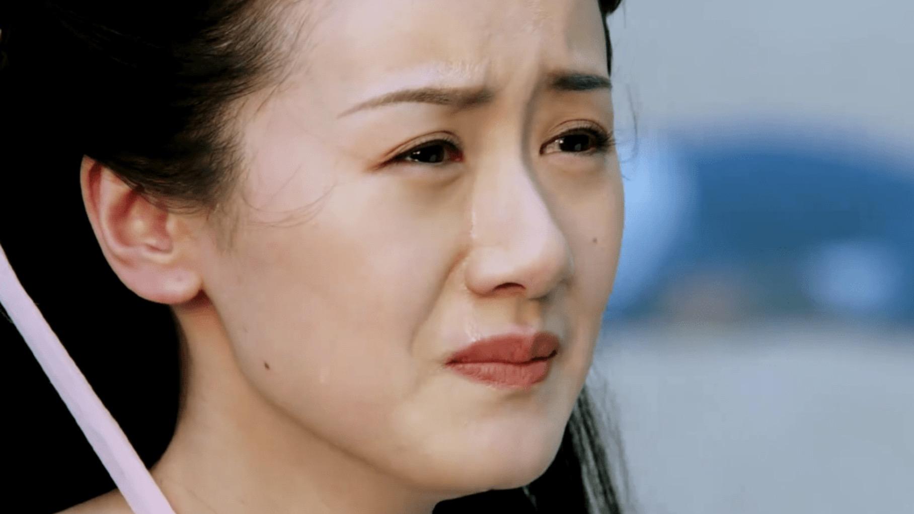 继被官方通报偷漏税后，人民网直接定性袁冰妍为劣迹艺人，她的账号已被封禁