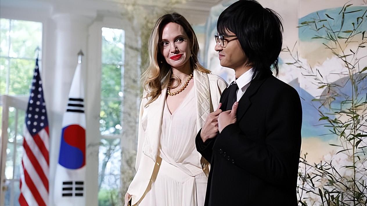 长裙 ?韩国第一夫人访美终于遇到对手！和朱莉在国宴同框，气场输了