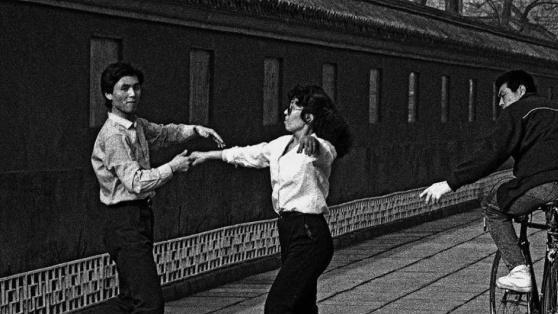 80年代的广场舞有多火？广场舞大妈“鼻祖”的舞姿让我五体投地