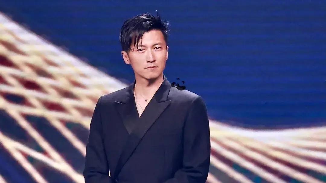 谢霆锋泪崩谈儿子：内心深处的愧疚与懊悔