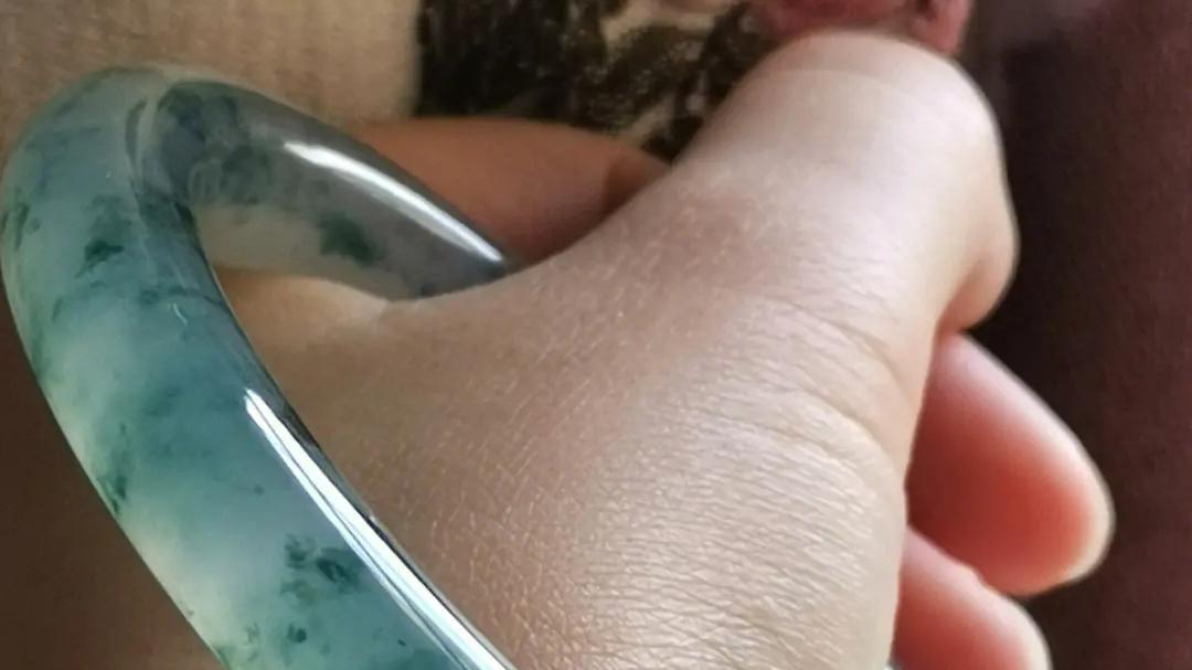 翡翠|翡翠手镯如何自己估价？看看你的手镯买贵了吗？