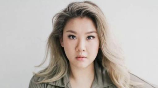 这一次，郑少秋作为父亲的失职，在女儿郑欣宜身上表现得淋漓尽致