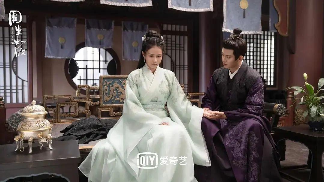 同样演墨宝非宝小说女主，25岁的周也29岁的白鹿对比，什么叫炸裂演技