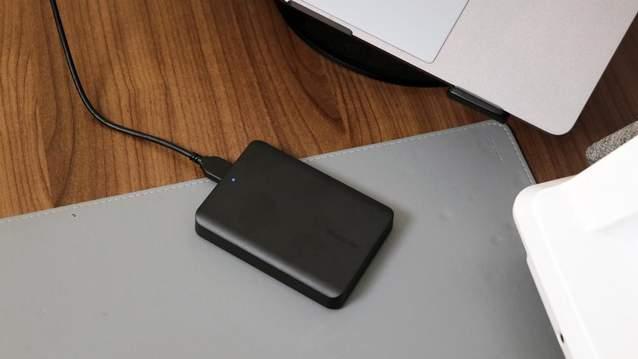 移动硬盘|东芝新小黑A5 4TB移动硬盘体验：小巧便携，速度快，Mac扩容全靠它