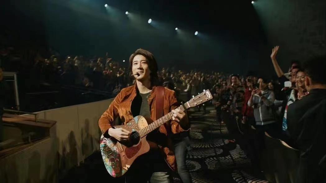 王力宏|王力宏拉斯维加斯演唱会宣告复出，现场人头攒动座无虚席