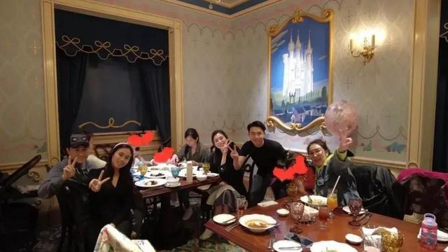 何超盈女儿近况曝光：像公主，偏爱外婆，不介意妈妈照顾舅舅子女