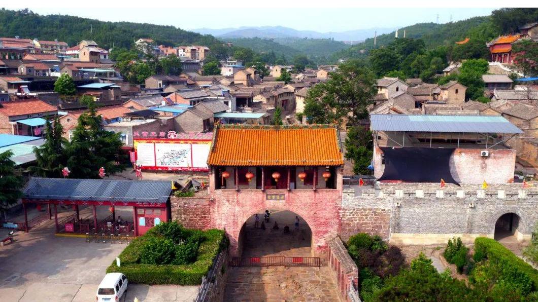 古建筑|“中国最丑”古城墙，也被誉为第一“铜墙铁壁”，有的人连名字都会