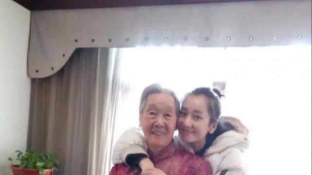 她被喻为“北电校花”，出道16年脚踏实地演戏，2023年终于火了