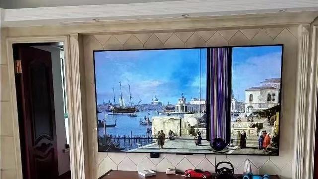 电视机|98寸电视机被砸坏，厂家索要23000元维修费，顾客很生气：抢钱啊？