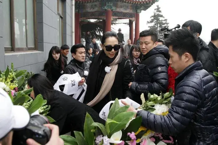 “红杏出墙”的6位女明星，个个臭名昭著下场凄惨，看看都有谁？