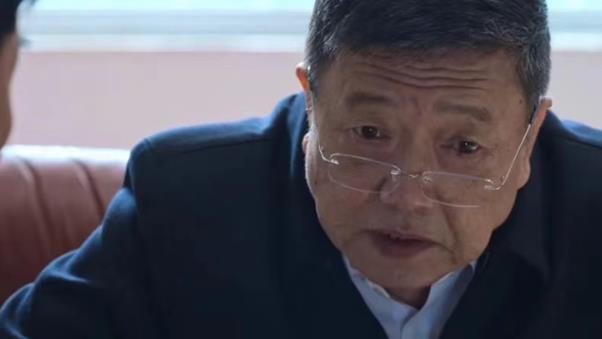 徐忠|《狂飙》：何黎明为什么保举徐忠去京海市自掘坟墓？