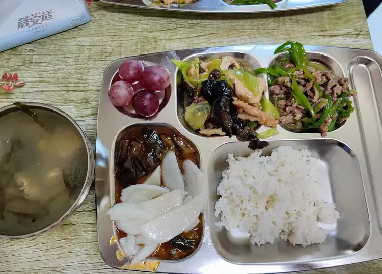 求职|别羡慕机关食堂，我在这里吃出了深深的自卑感