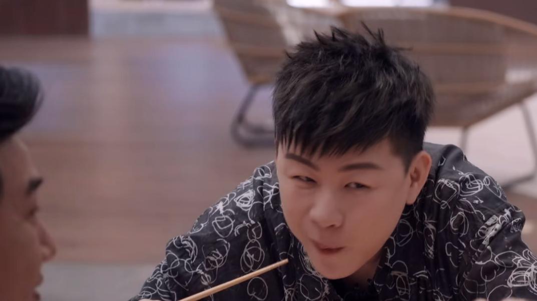 41岁胡彦斌想结婚，不洗澡不脱袜子就上床睡觉，公开1个择偶条件