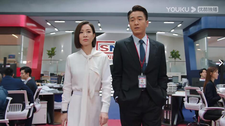 新闻女王：奶茶和本剧元素很不搭，为何导演一再给飞爷喝茶镜头？