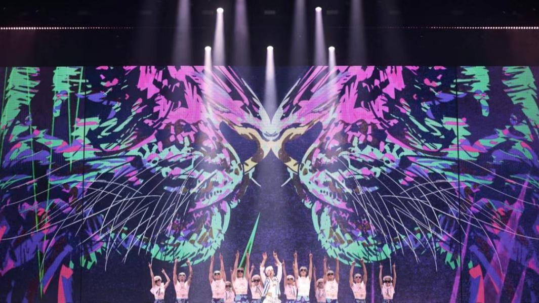 方媛晒老公演唱会现场，郭富城与爱女温馨互动，C宝高颜值像妈妈