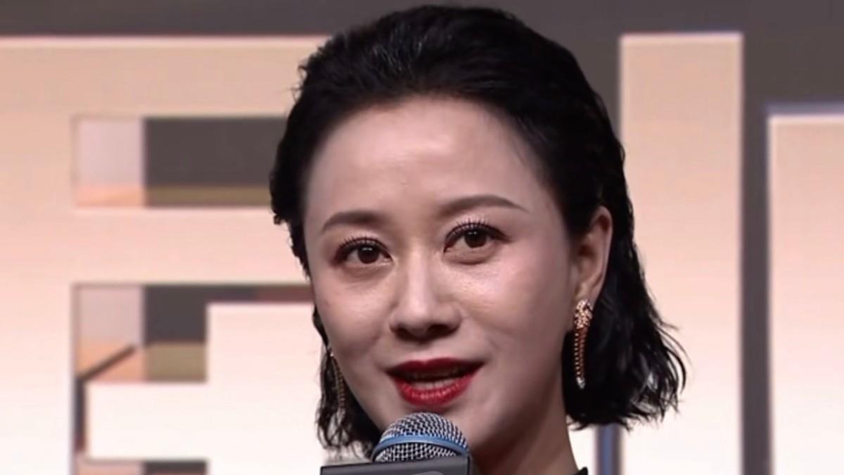 自然脸和“硅胶脸”的区别？40岁陈妍希对比46岁陈数，差别一目了然