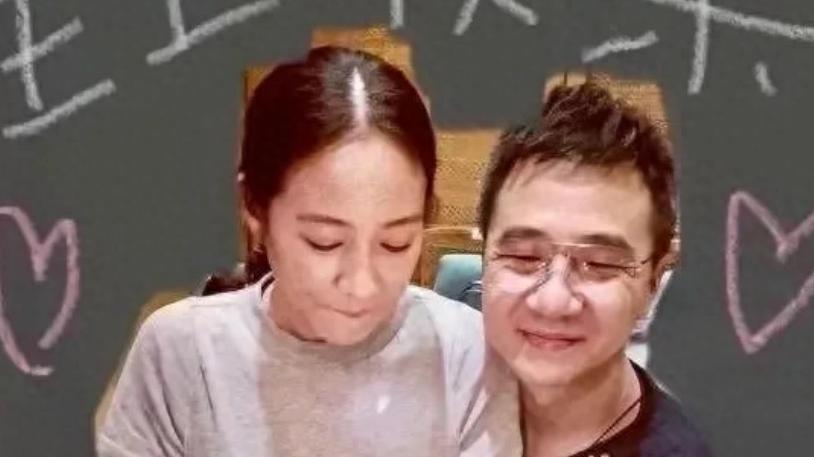 全网最恩爱夫妻官宣离婚，冲上热搜第一！引起全网热议