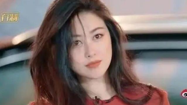 朱珠|颐和园偶遇朱珠一家三口，女方身材臃肿遭吐槽，路人视角过于普通