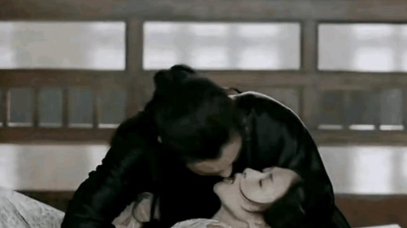 周一围还没亲，章子怡就提前张开了嘴！网友：这么迫不及待？