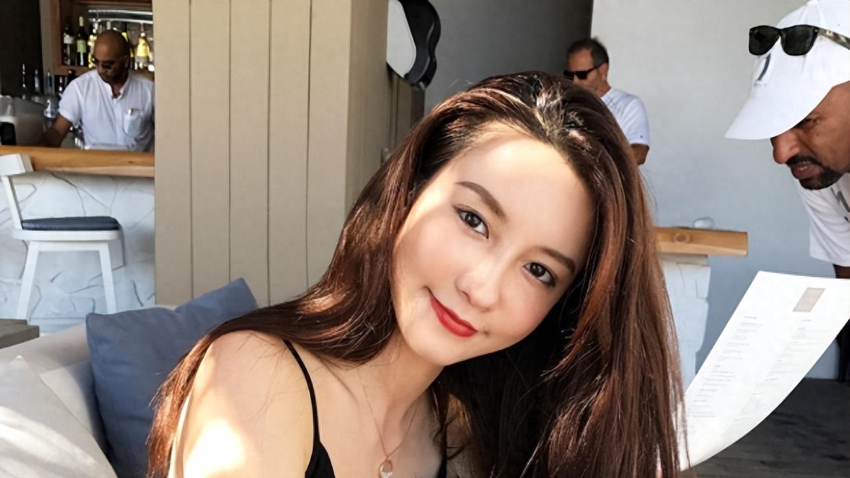 网红张大奕被骗1161万，不被同情却被指责，网友吐槽她的小三经历