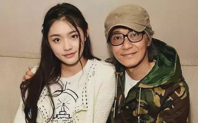 周星驰|周星驰与林允分道扬镳！结束多年默契合作，视其为女儿宠爱有加