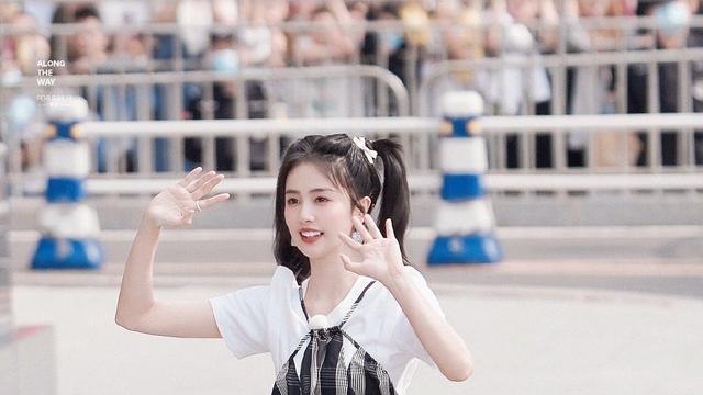 白鹿|《奔跑吧》路透：白鹿跟绯闻男友参加综艺，可爱造型被吐槽显矮！